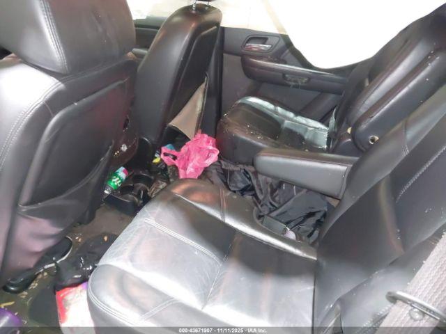 GMC Yukon Denali Image 10