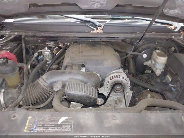 GMC Yukon Denali Image 16