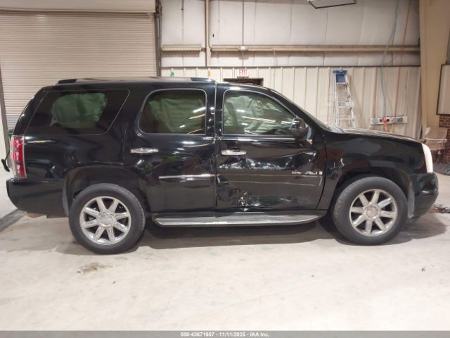 GMC Yukon Denali Image 13