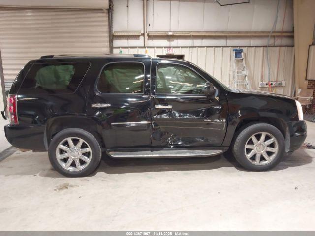 GMC Yukon Denali Image 13