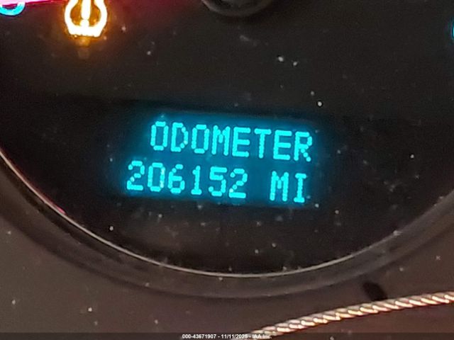 GMC Yukon Denali Image 3