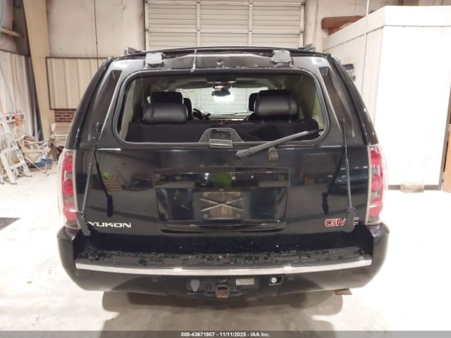 GMC Yukon Denali Image 2