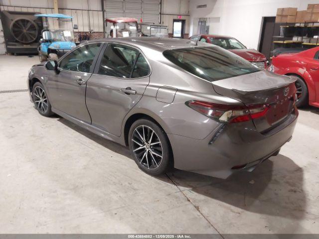 Toyota Camry Se Image 15