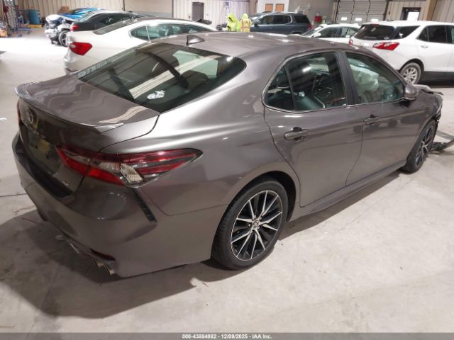 Toyota Camry Se Image 10