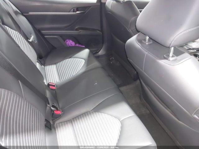 Toyota Camry Se Image 11