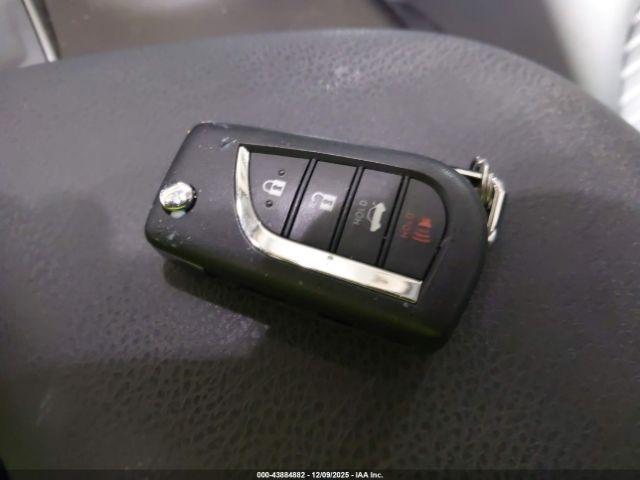 Toyota Camry Se Image 13