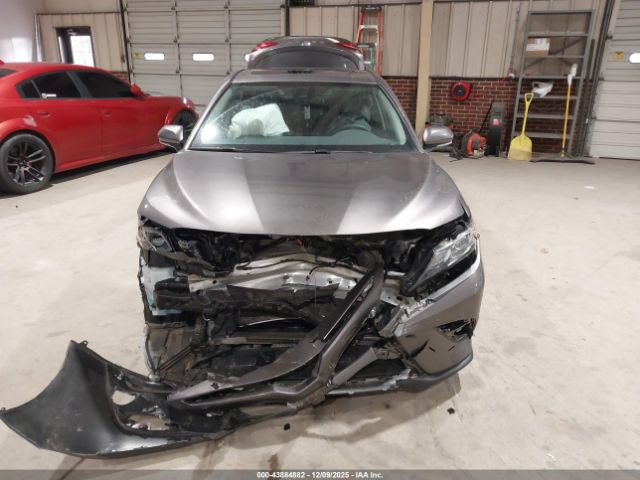 Toyota Camry Se Image 4