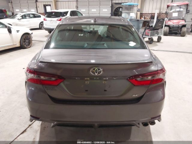 Toyota Camry Se Image 7
