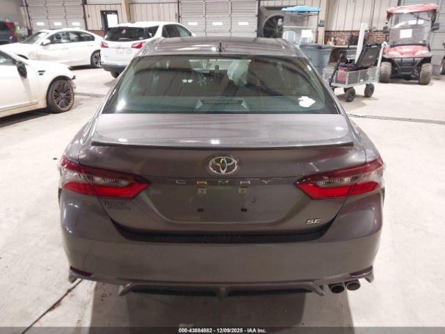 Toyota Camry Se Image 7