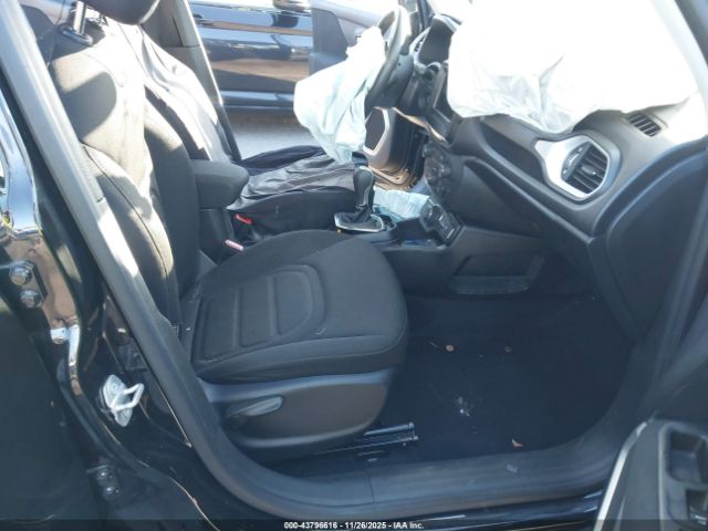 Jeep Renegade Latitude 4x4 Image 13