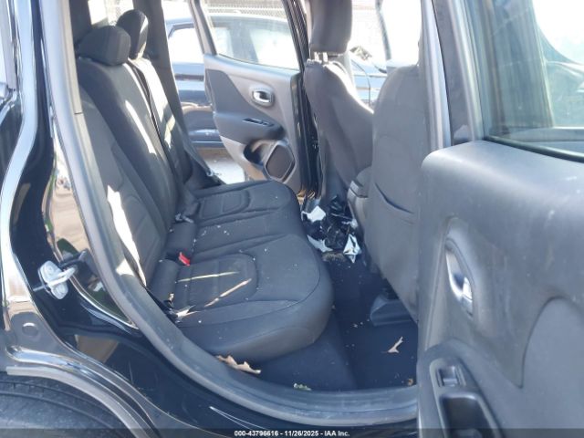 Jeep Renegade Latitude 4x4 Image 4