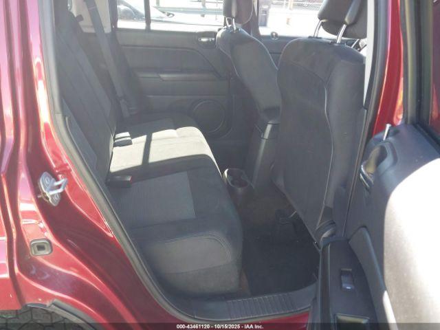 Jeep Patriot Latitude Image 9