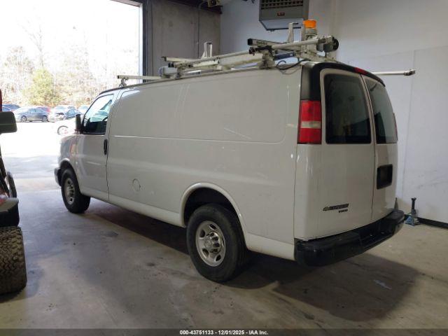 Chevrolet Express Work Van Image 16