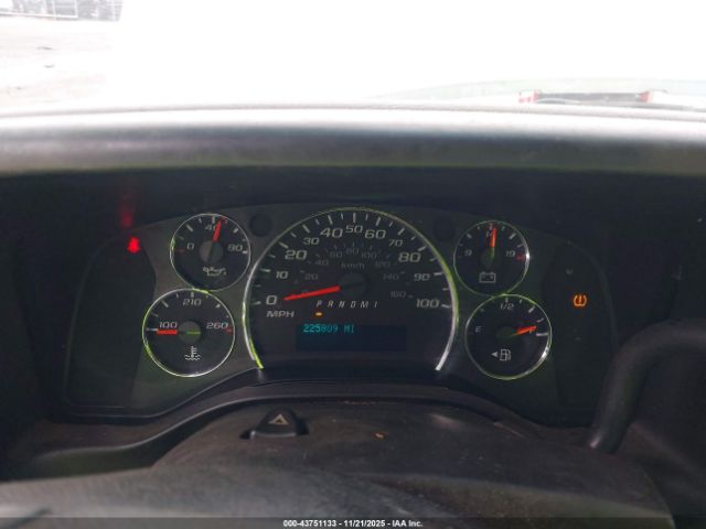 Chevrolet Express Work Van Image 2