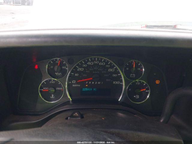 Chevrolet Express Work Van Image 2