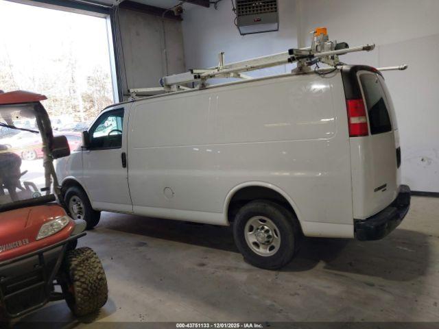 Chevrolet Express Work Van Image 11