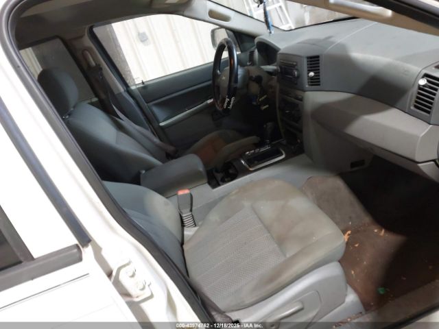 Jeep Grand Cherokee Laredo Image 3