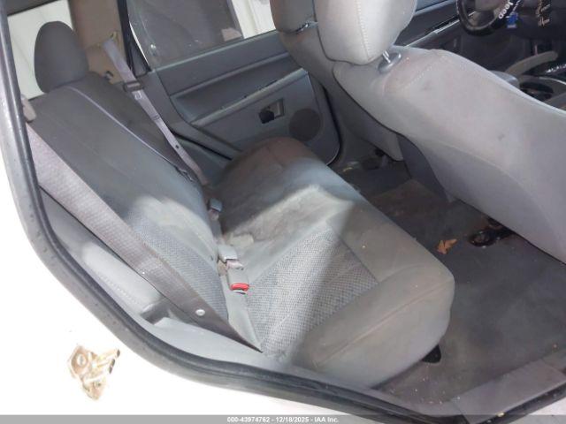 Jeep Grand Cherokee Laredo Image 4