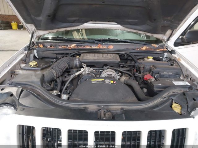 Jeep Grand Cherokee Laredo Image 8