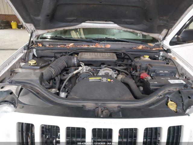 Jeep Grand Cherokee Laredo Image 8