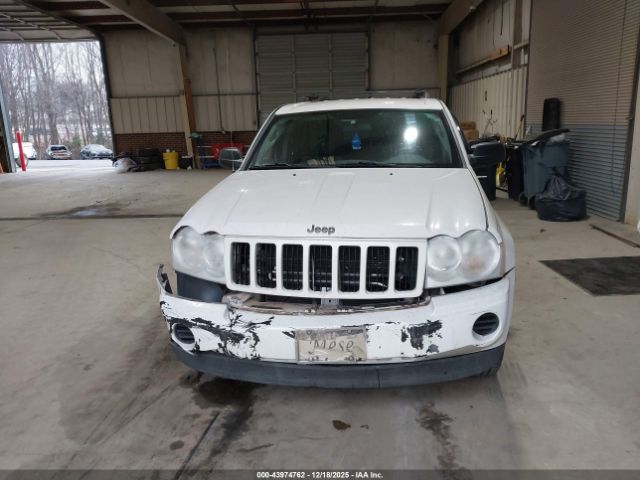 Jeep Grand Cherokee Laredo Image 12